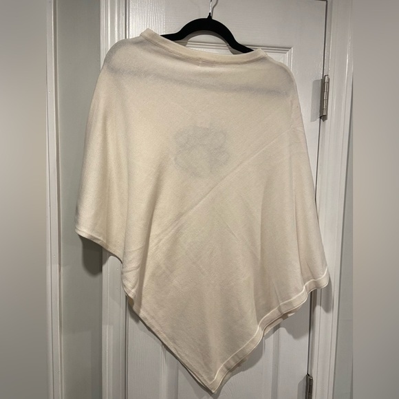 NWT Top It Off Cream Knit Pullover Poncho Shawl Brown Faux Leather Dog Cat Paw - Picture 8 of 9